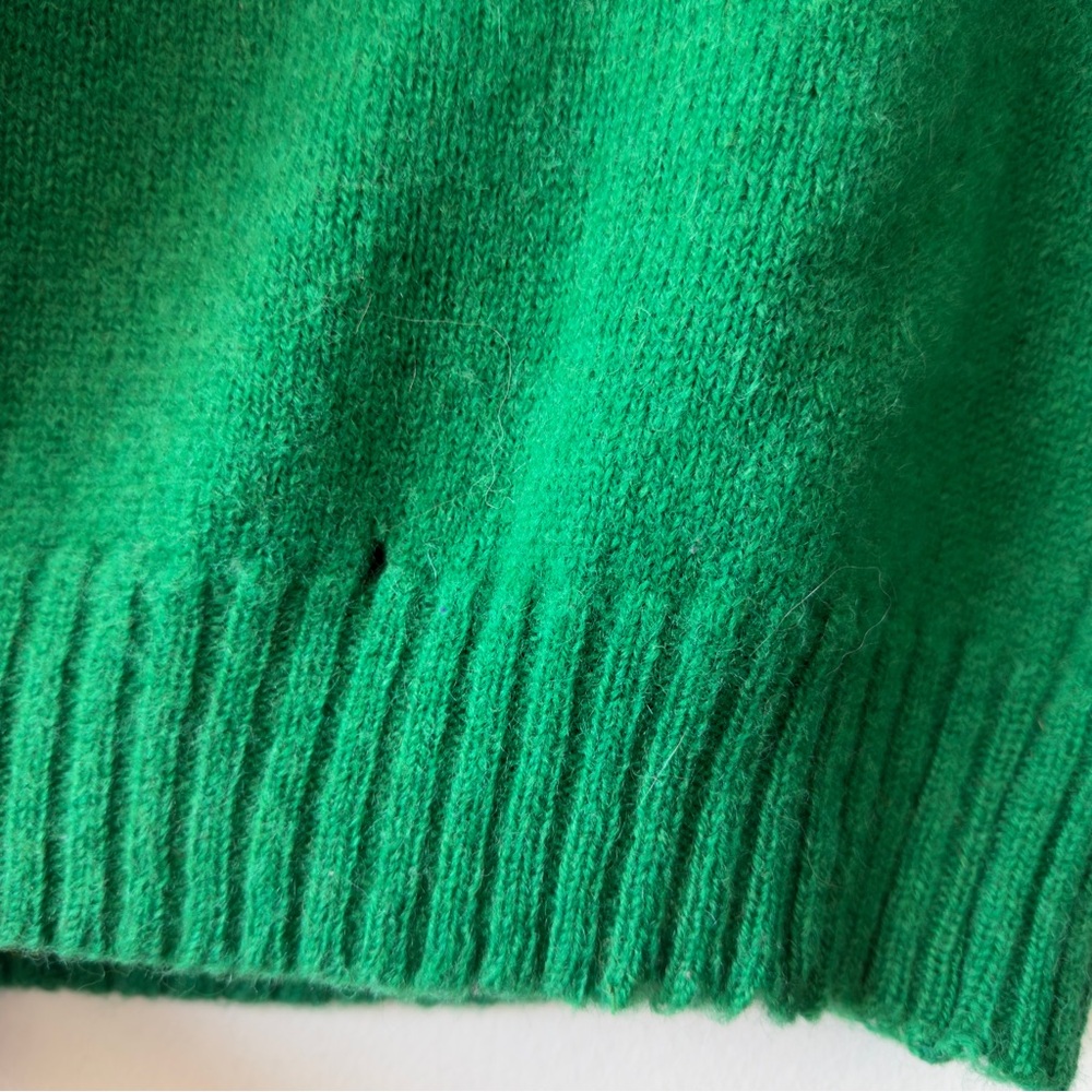 100% WoolClassic Crewneck Sweater in Emerald Green - Lord Jeff - Picture 7 of 7